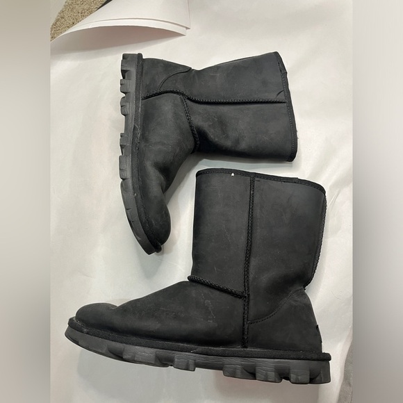 UGG Essential Short Leather Boot Sz 10 Black Water Resistant - Picture 6 of 13